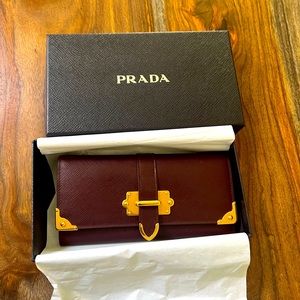 Prada brand new saffiano wallet
